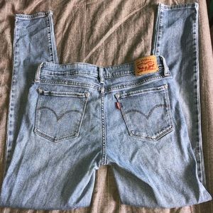Vintage Levi’s Light Wash Skinny Jeans for Women✨